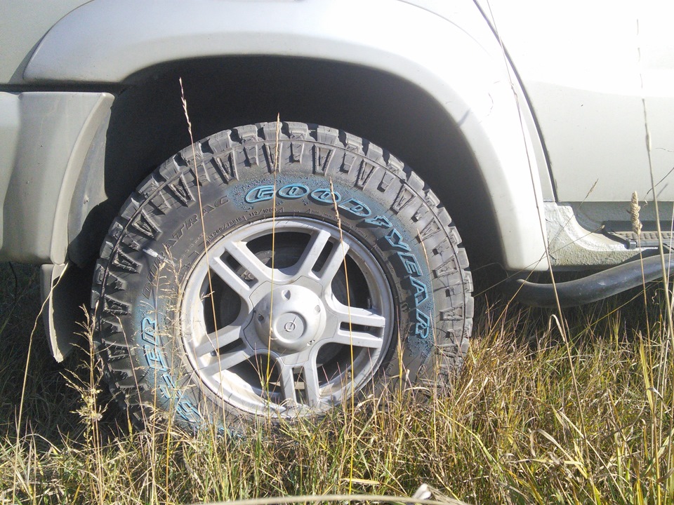 245 75 r16 летняя. Goodyear Wrangler Duratrac 245/75 r16. Goodyear Duratrac 265/75 r16. Goodyear Wrangler 245/75/16. Гудиер Вранглер дуратрак 245/75/16.