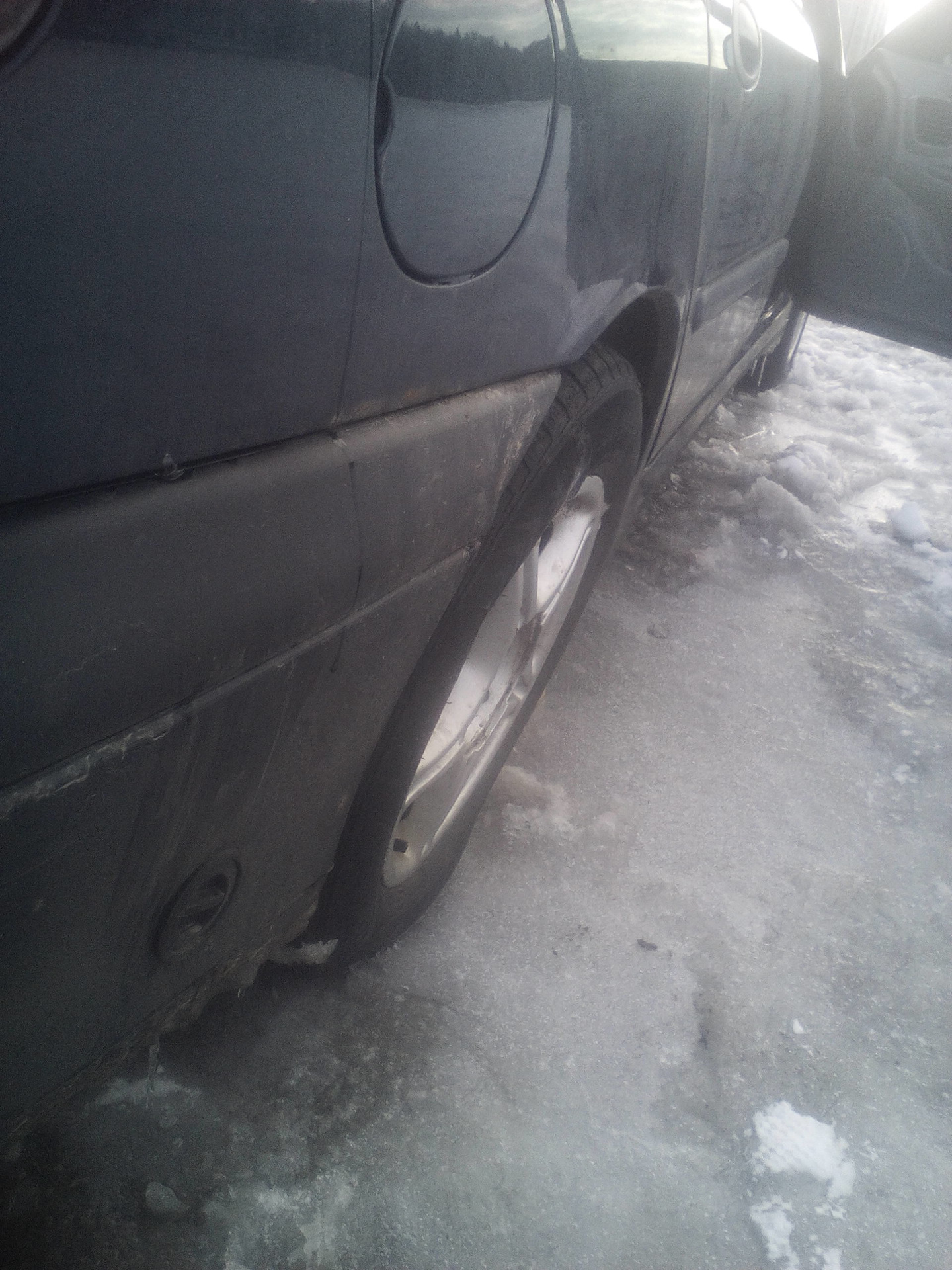 Влетел в бордюр на своей ляльке… — Renault Laguna I, 2 л., 1999 года ...