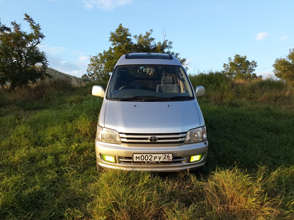 Toyota town ace. Toyota Town Ace Noah.