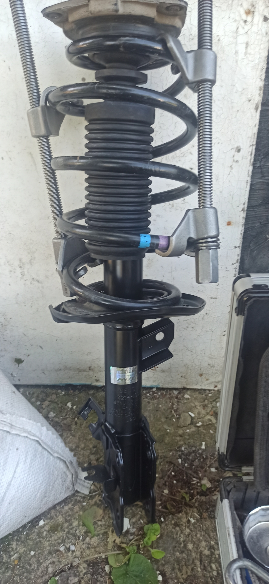 Замена передних амортизаторов — Nissan Qashqai (1G), 2 л, 2010 года ...