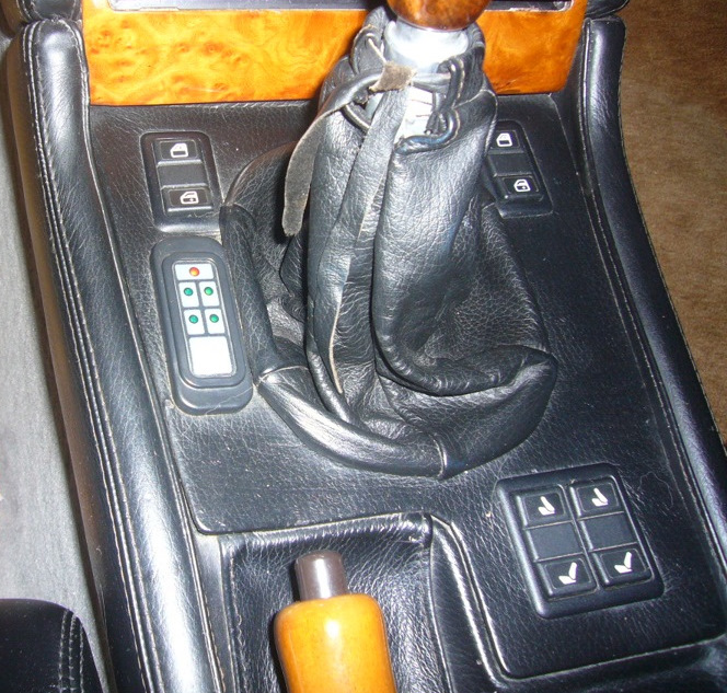 Консоль вокруг рычага МКПП — Maserati Ghibli II