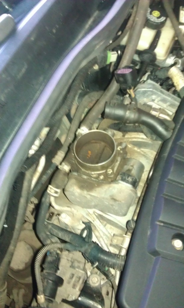 Чистка дроссельной заслонки — Opel Astra H, 1,8 л, 2006 года | своими ...