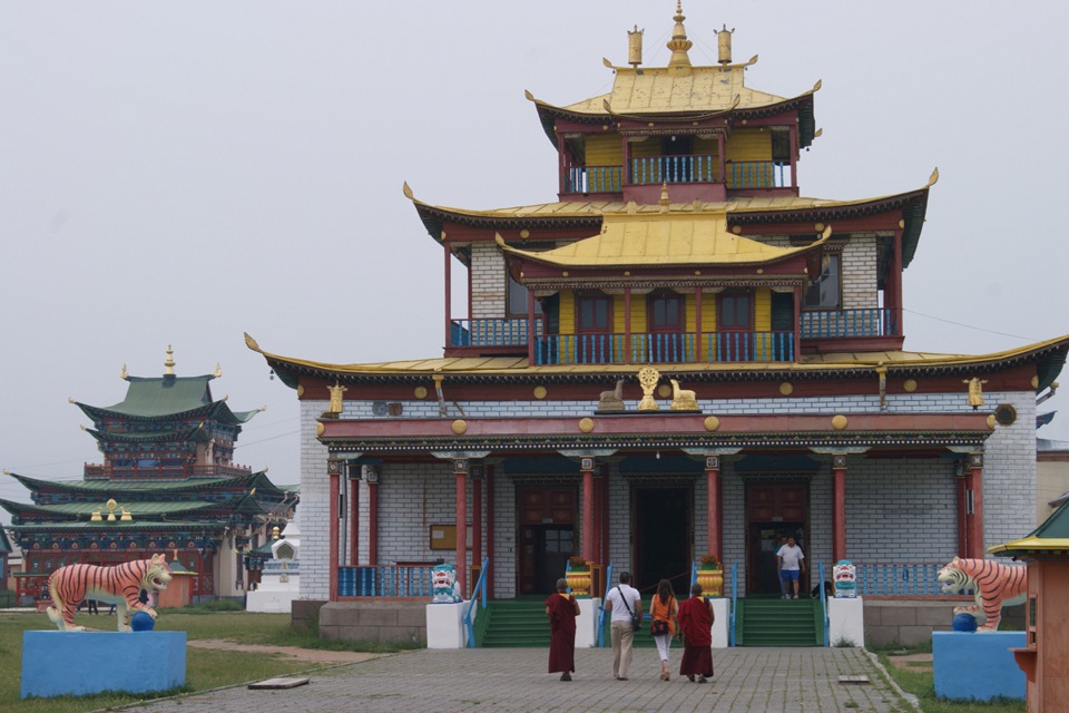 Иволгинский дацан улан-удэ. Иволгинский дацан «хамбын хурэ» в бурятии. Устуу хурээ кызыл. Дацан буддийский монастырь. Иволгинский дацан бурятия.