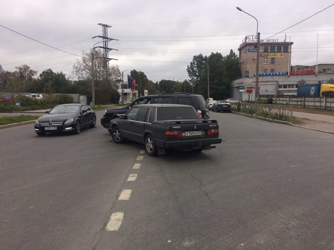 Дтп вопрос ответ. Три столкнувшиеся помятые милицейские машины. Виды дтп. Погоня гибдд. Поведение в дорожно-транспортных происшествиях.