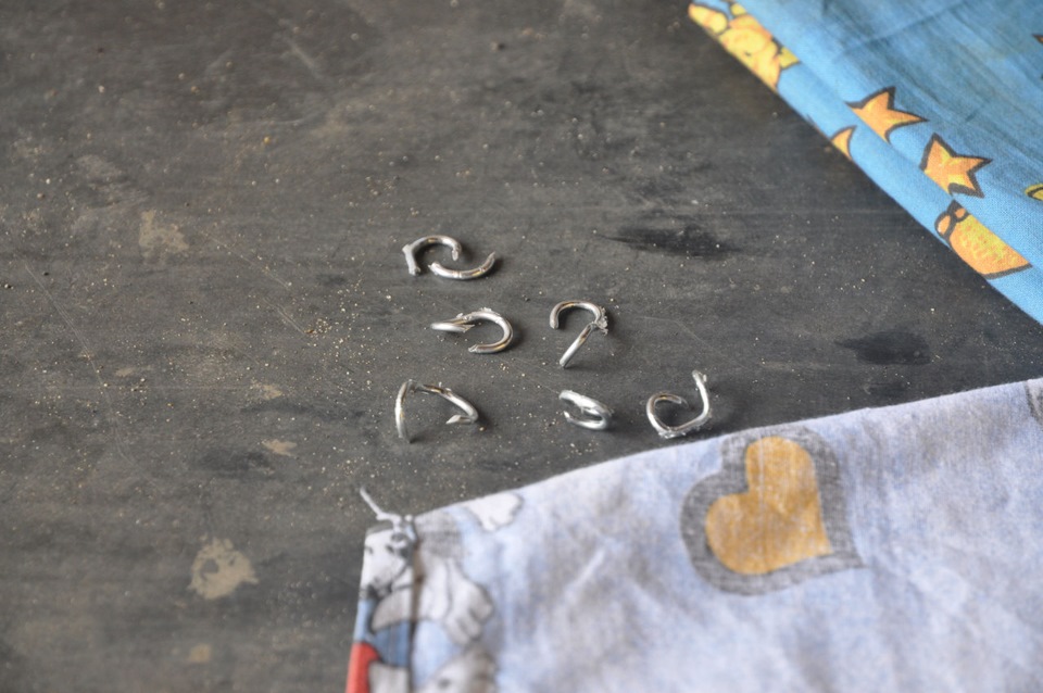 и выкидываем их. Ни их место пойдут обычные стяжки (50 руб. за 100 шт) — Toyota Prius (30)