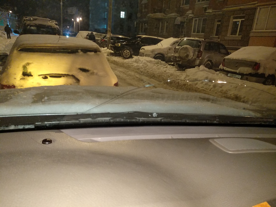 Разбил лобовое стекло и мороз его добил сверху — Lexus GX (UZJ120), 4,7 ...