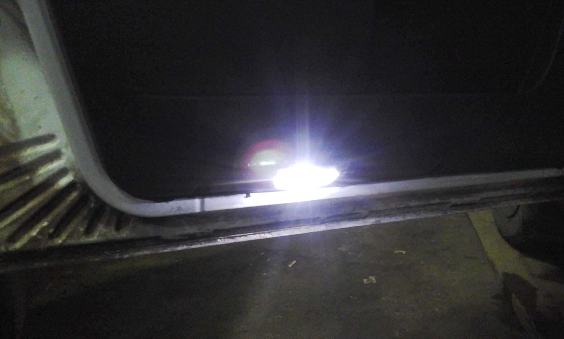 Подсветка зоны выхода водительской двери Приора — Lada Приора хэтчбек ...