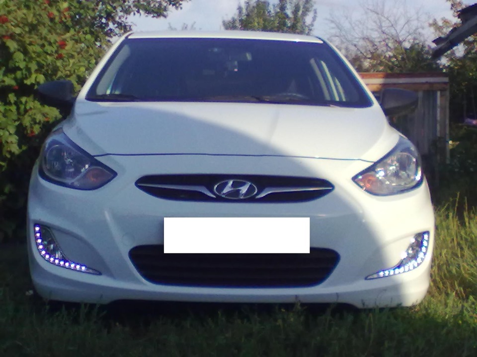 Дхо солярис 2021. Hyundai Solaris 2012 ДХО. ДХО Хендай Солярис 1. Ходовые огни Hyundai Solaris 2015. Ходовые огни Хендай Солярис 2012.