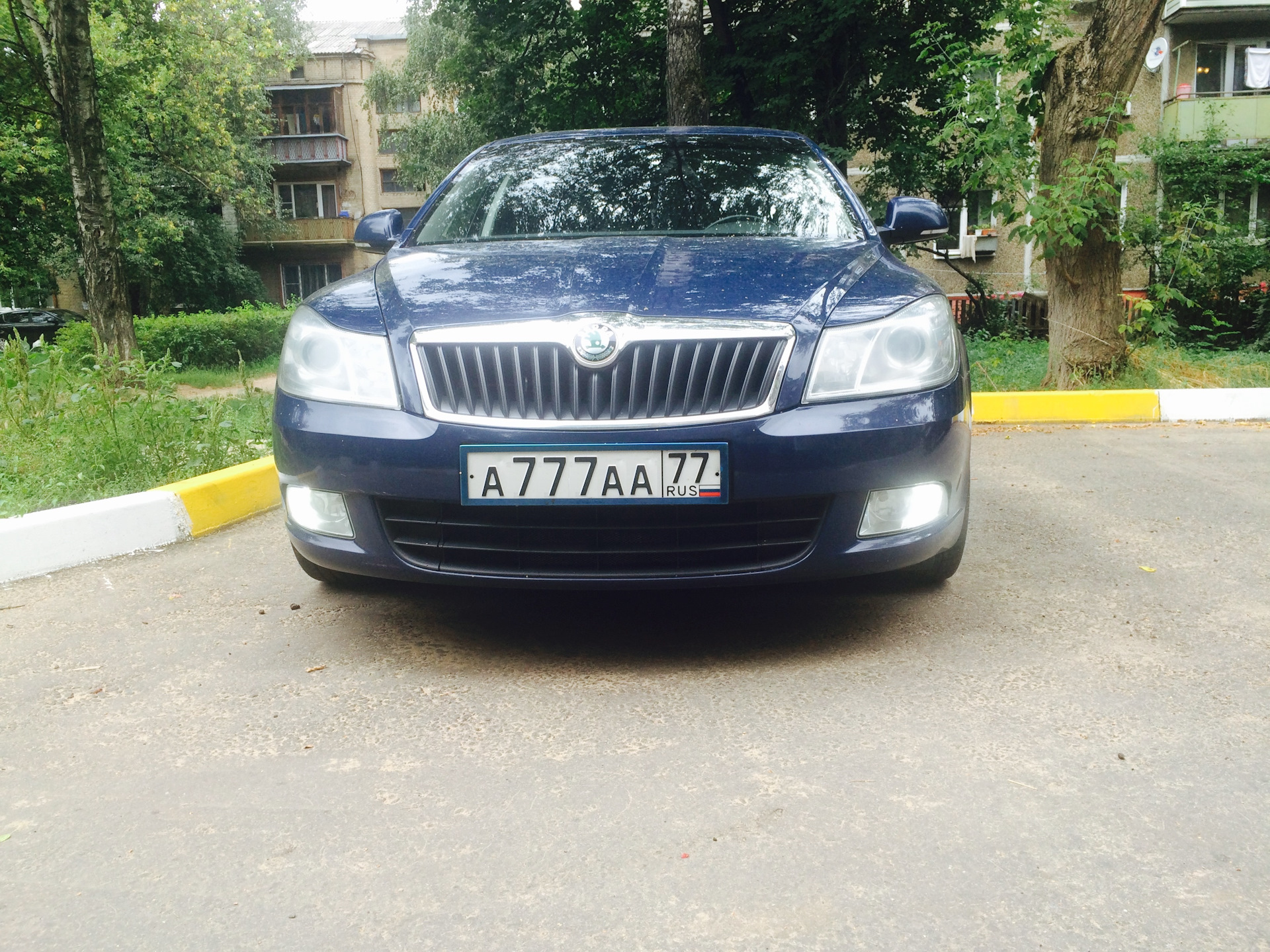 Установка диодов в ДХО и подсветку номера — Skoda Octavia A5 Mk2, 1,8 л ...