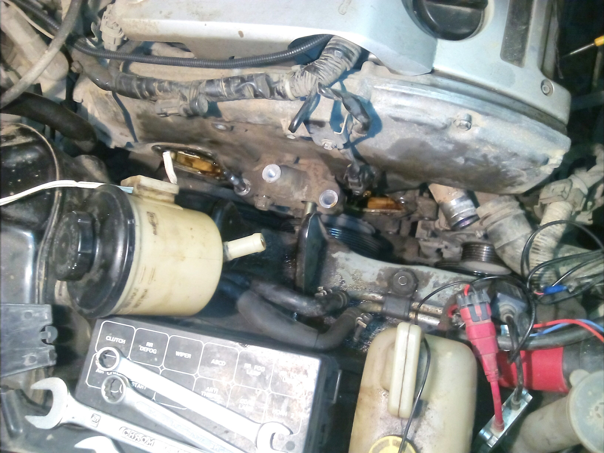 при замене помпы сливают антифриз