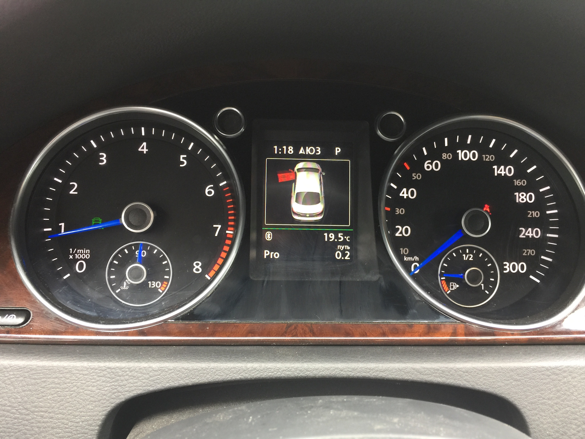 Passat cc спидометр. Vw passat b8 спидометра. Vw scirocco фото красной приборки. джетта 2014 приборка. Camry 40 приборная.