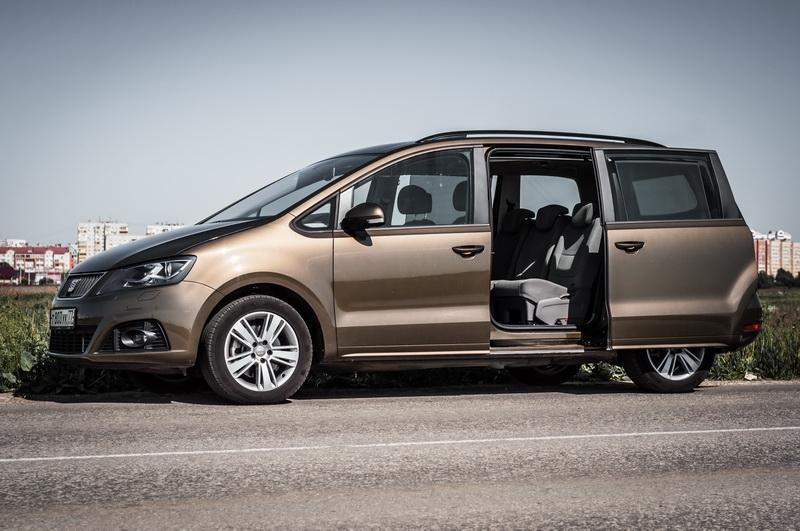Seat alhambra 2013. Ford b max 2012. Nissan lafesta 2005. минивэн крайслер таун кантри. мультивен панамерикана.