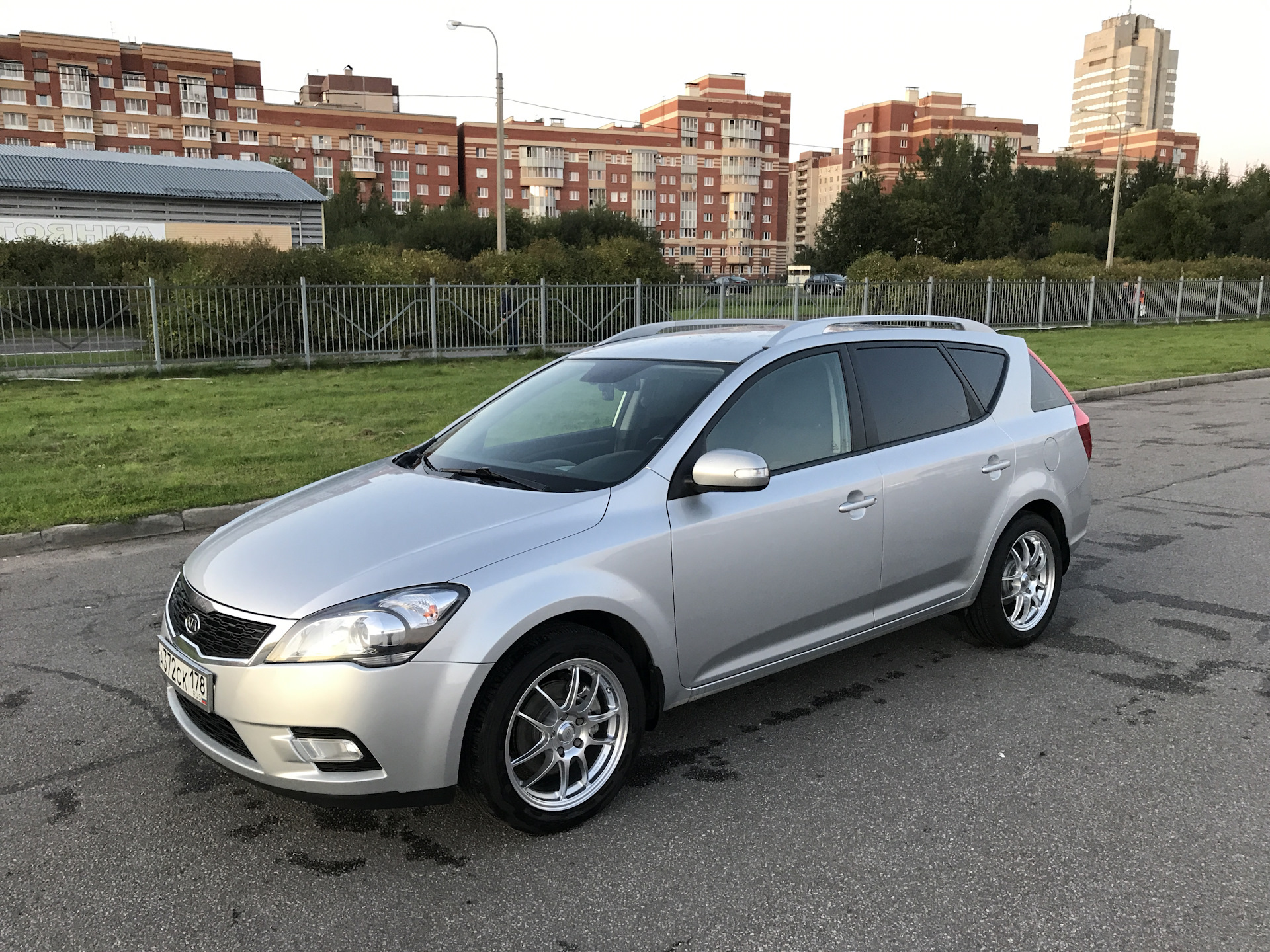 Диск 2011. Kia Ceed Enkei. Kia Ceed 2011 диски. Диски на кия СИД 2011 года. Kia Ceed SW 1g.