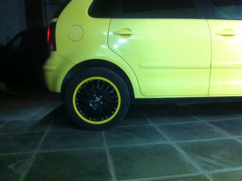 Снимаем наклейки, и красим резиной — Volkswagen Polo Mk4F, 1,4 л, 2006 ...