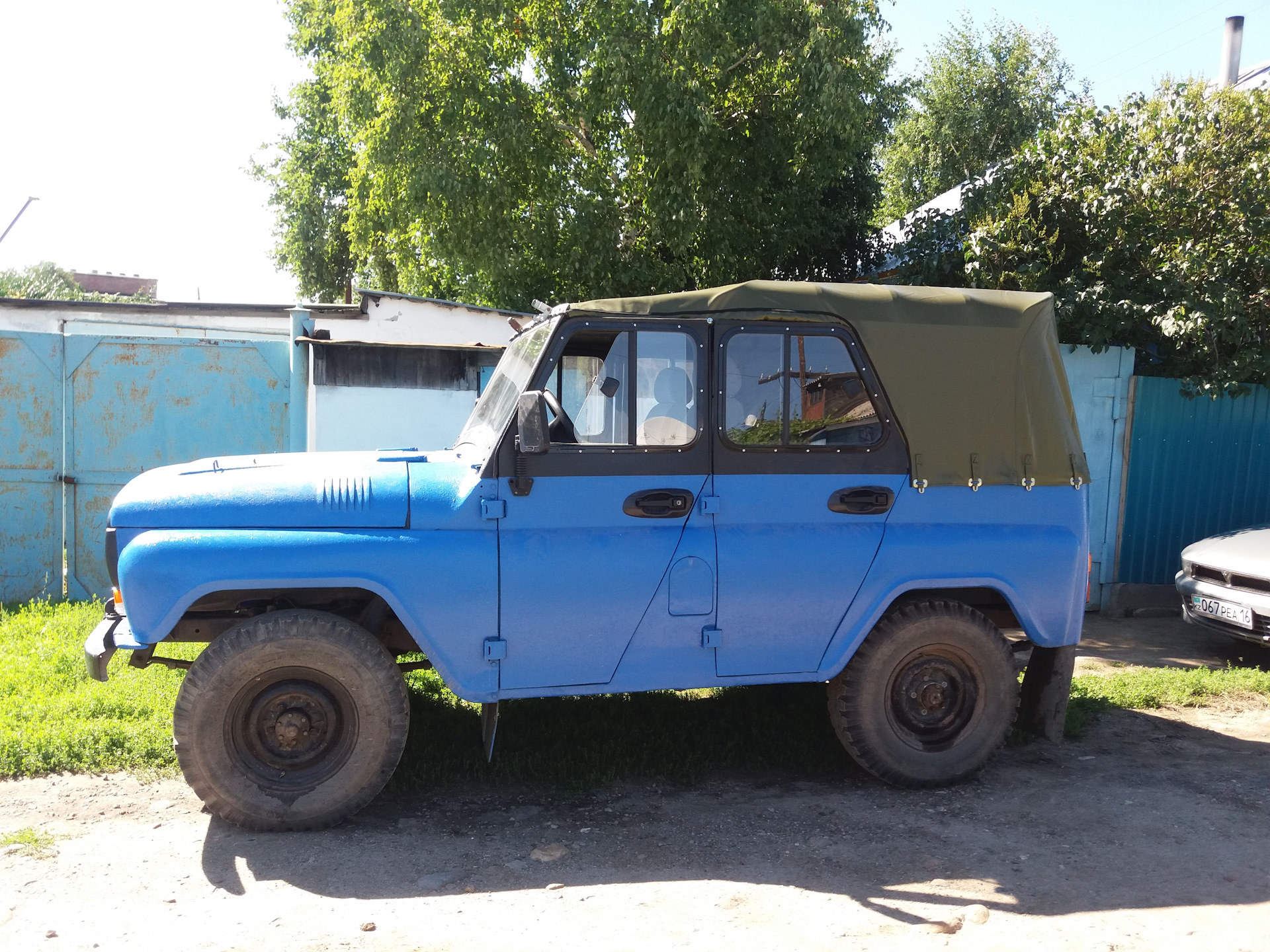 Уаз 469 тентованный. УАЗ 469 тентованный голубой. Тент УАЗ 469. Тент крыша на УАЗ 469.