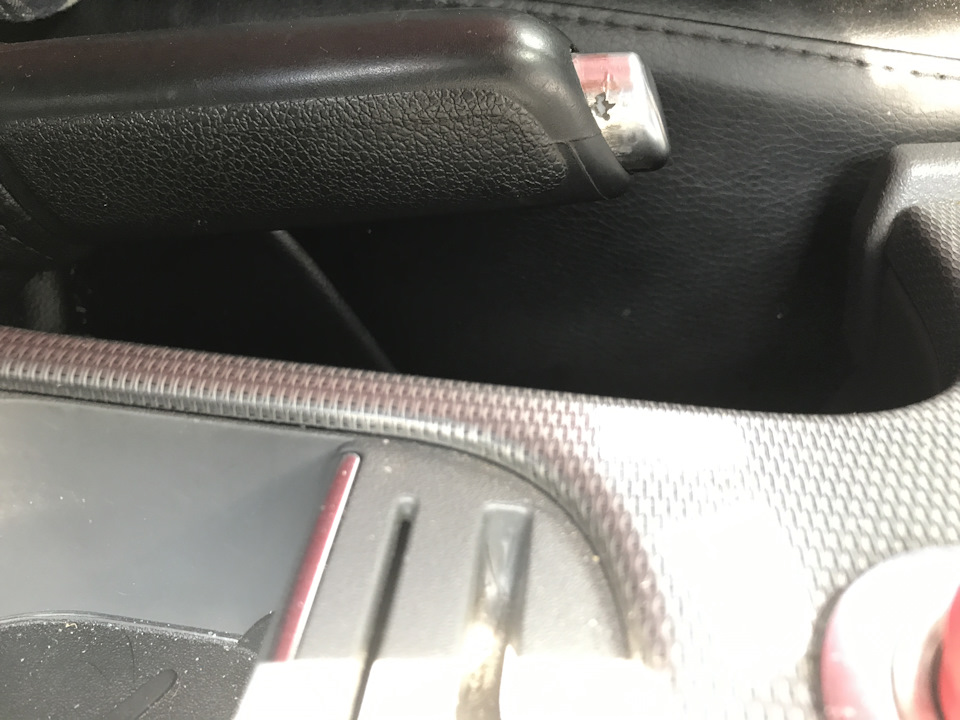 Кнопка рычага привода стояночного тормоза и заглушки в стаканы передних ...