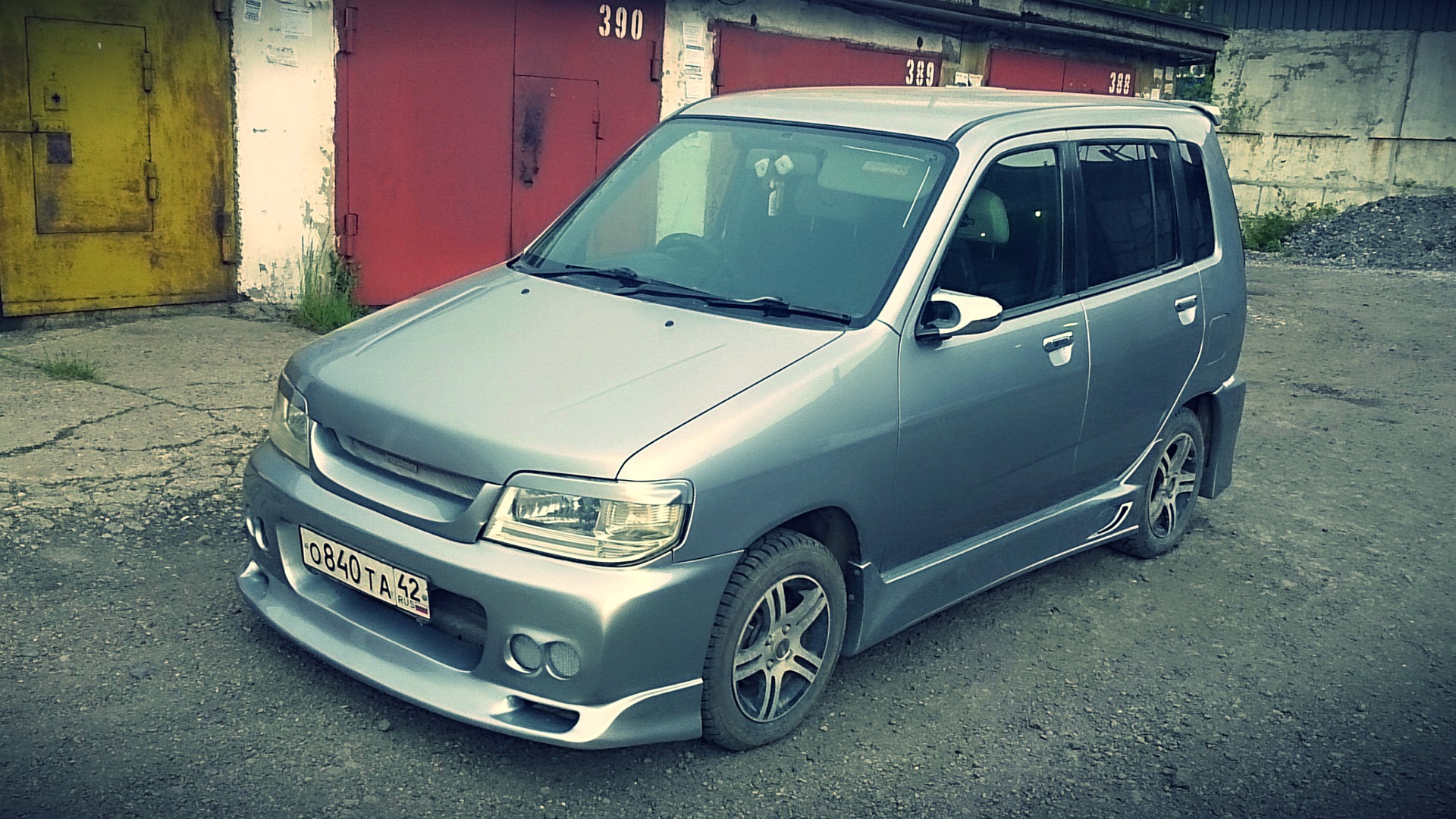 Nissan Cube 2001 stance