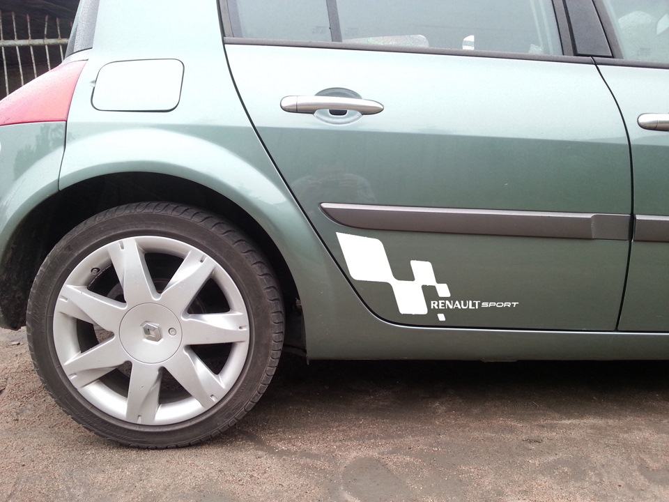 Наклейки на рено меган 2. Наклейки на рено меган 2. Наклейка рено меган. Виниловые наклейки на рено меган 2. Renault sport наклейки.