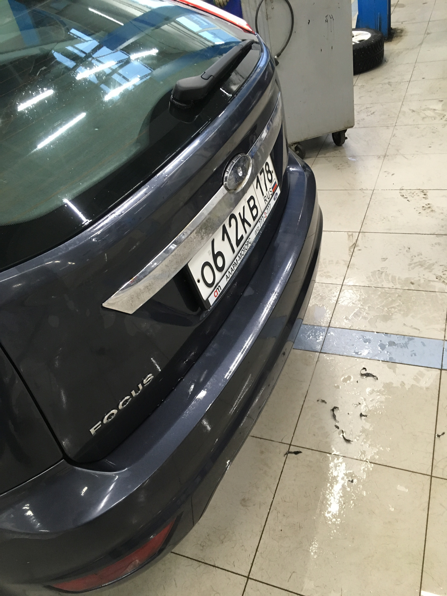 Замена эмблемы Ford по гарантии в Динамике Архангельск. — Ford Focus II ...