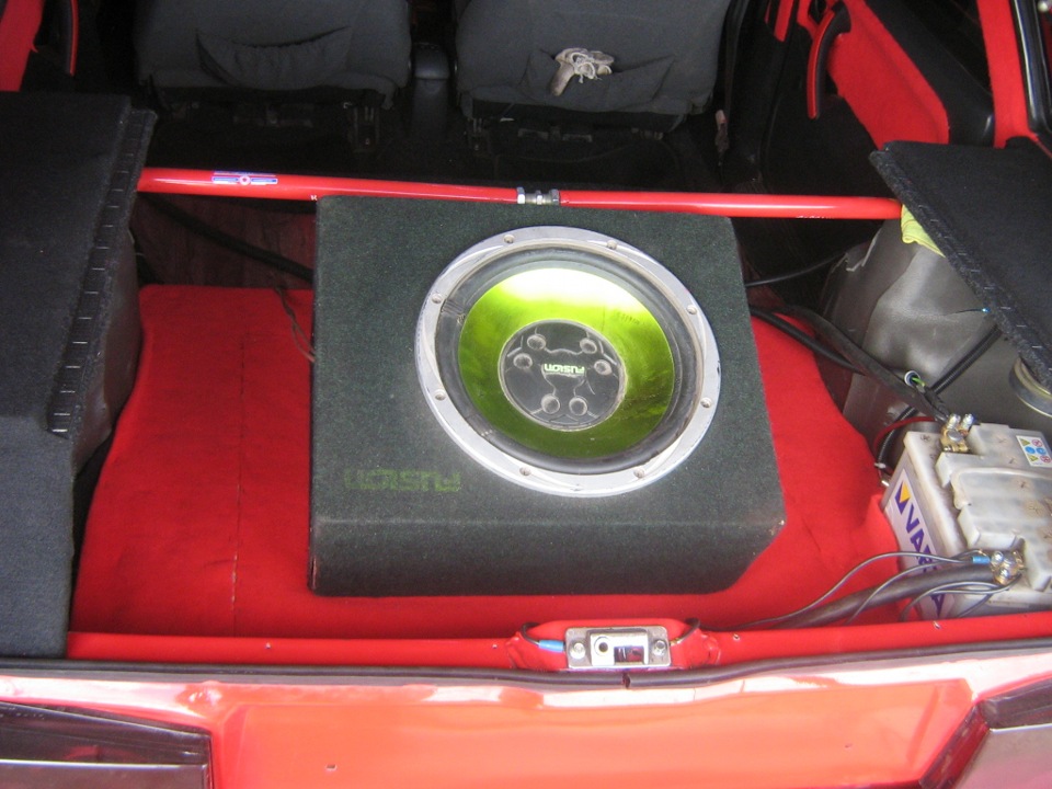 Аккумулятор в багажнике а фоздухан на месте — Lada 2114, 1,6 л, 2005 ...
