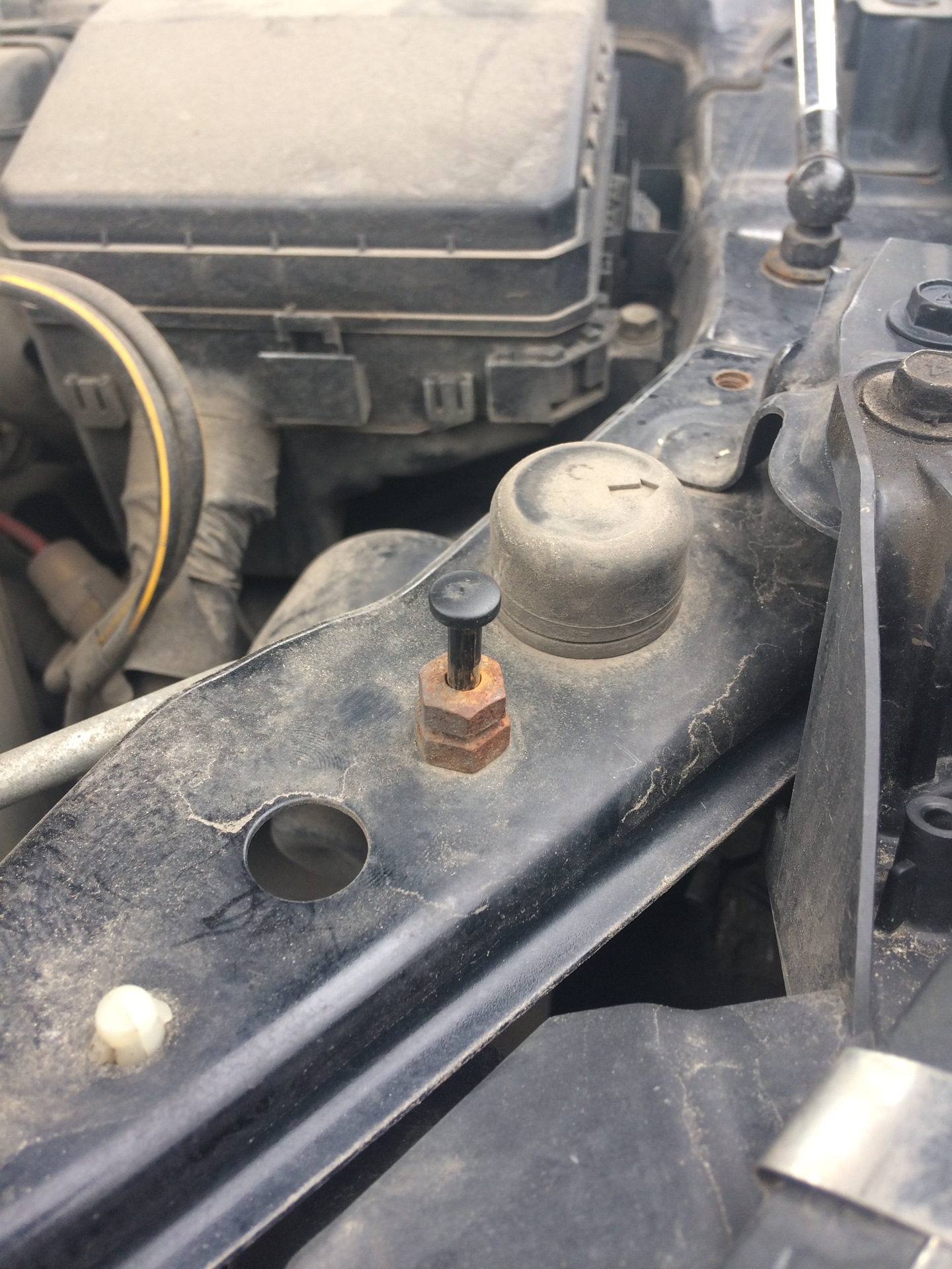 Как отключить концевик капота. Как отключить концевик капота. Концевик капота сигнализации шериф. Как отключить концевик капота. Концевик капота рав 4.