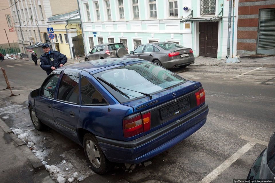 Авто с зелеными полосками