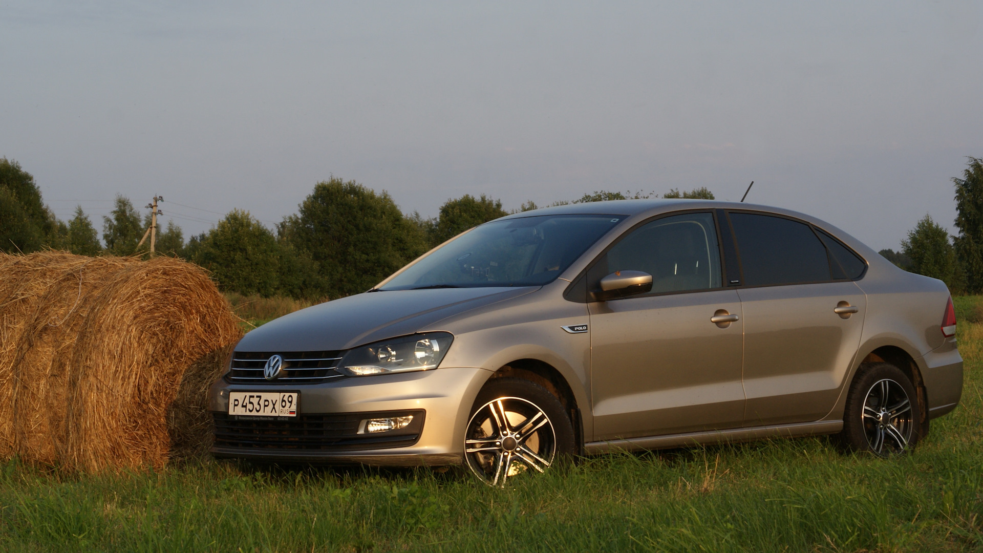 Volkswagen Polo 164 девушка