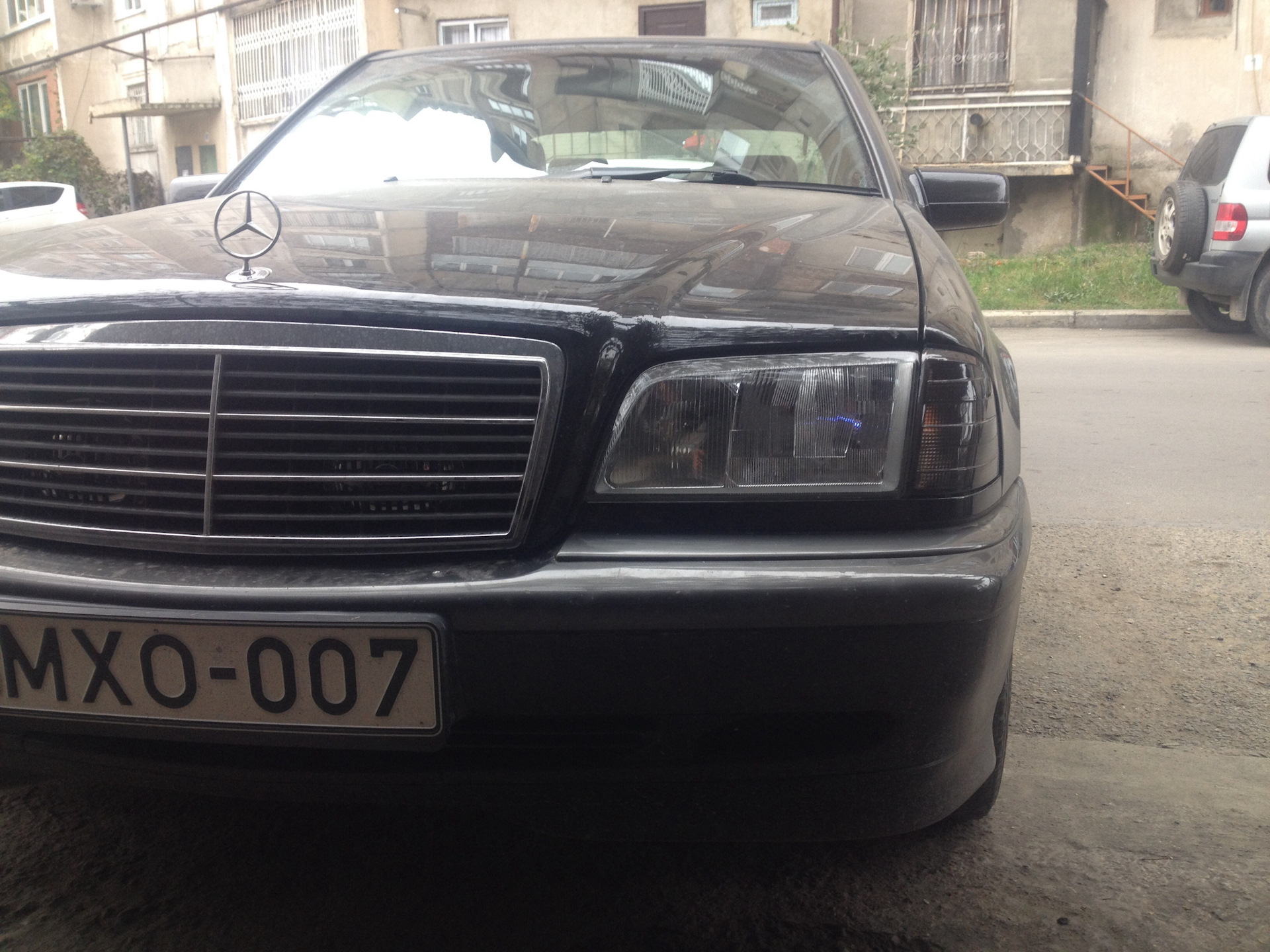 Разбитая фара — Mercedes-Benz C-class (W202), 1,8 л, 1999 года ...