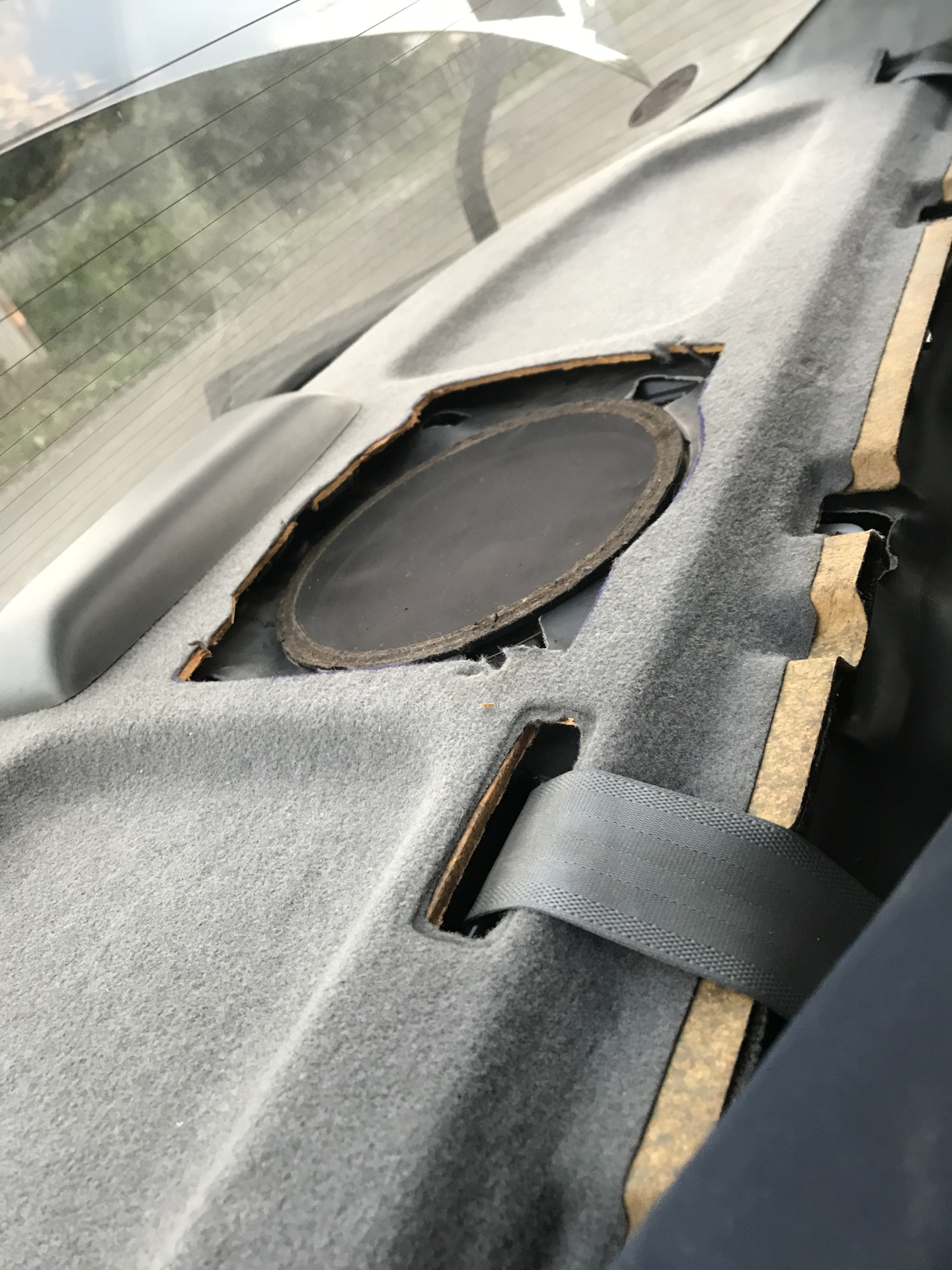 Установка штатного сабвуфера в заднюю полку — Toyota Mark II (100), 2 л ...