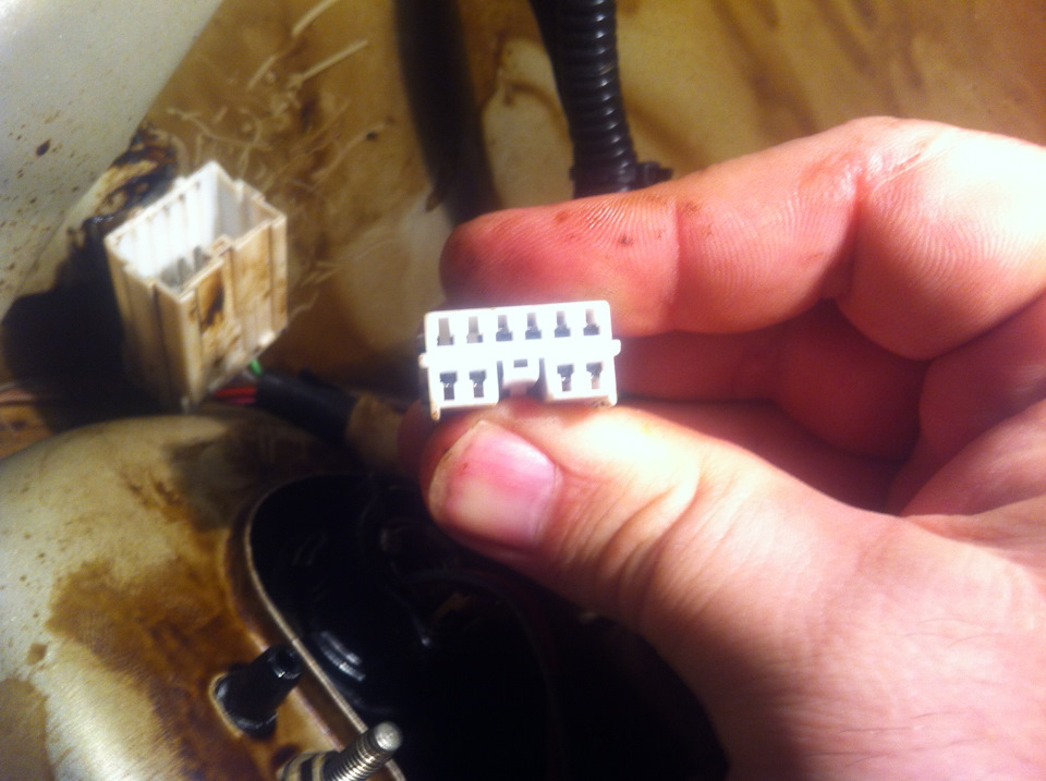 Найти разъем по фото. Разъем 2 контактный ford. Разъем а/м 2pin 9,5. Где найти разъем. Разъем датчика хендай 2 pin.