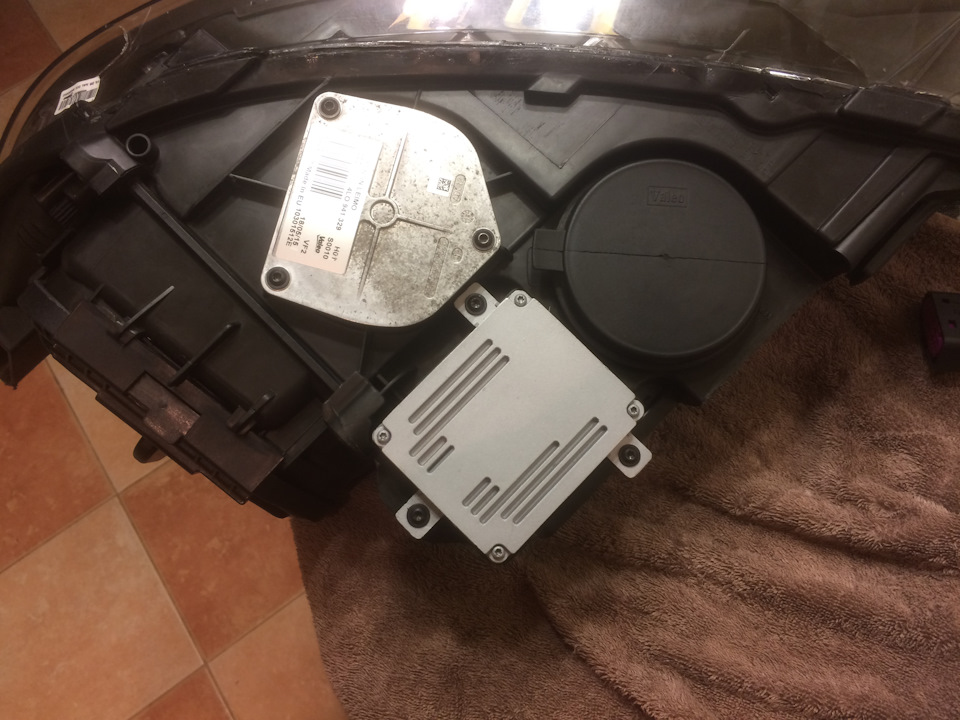 Фара готова к установке — Audi Q7 (1G). Запчасти на фото: S0010