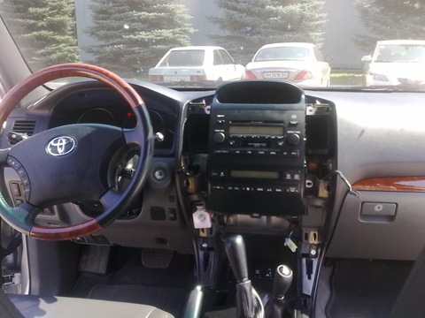 Multimedia and steering wheel  - Toyota Land Cruiser Prado 40L 2008