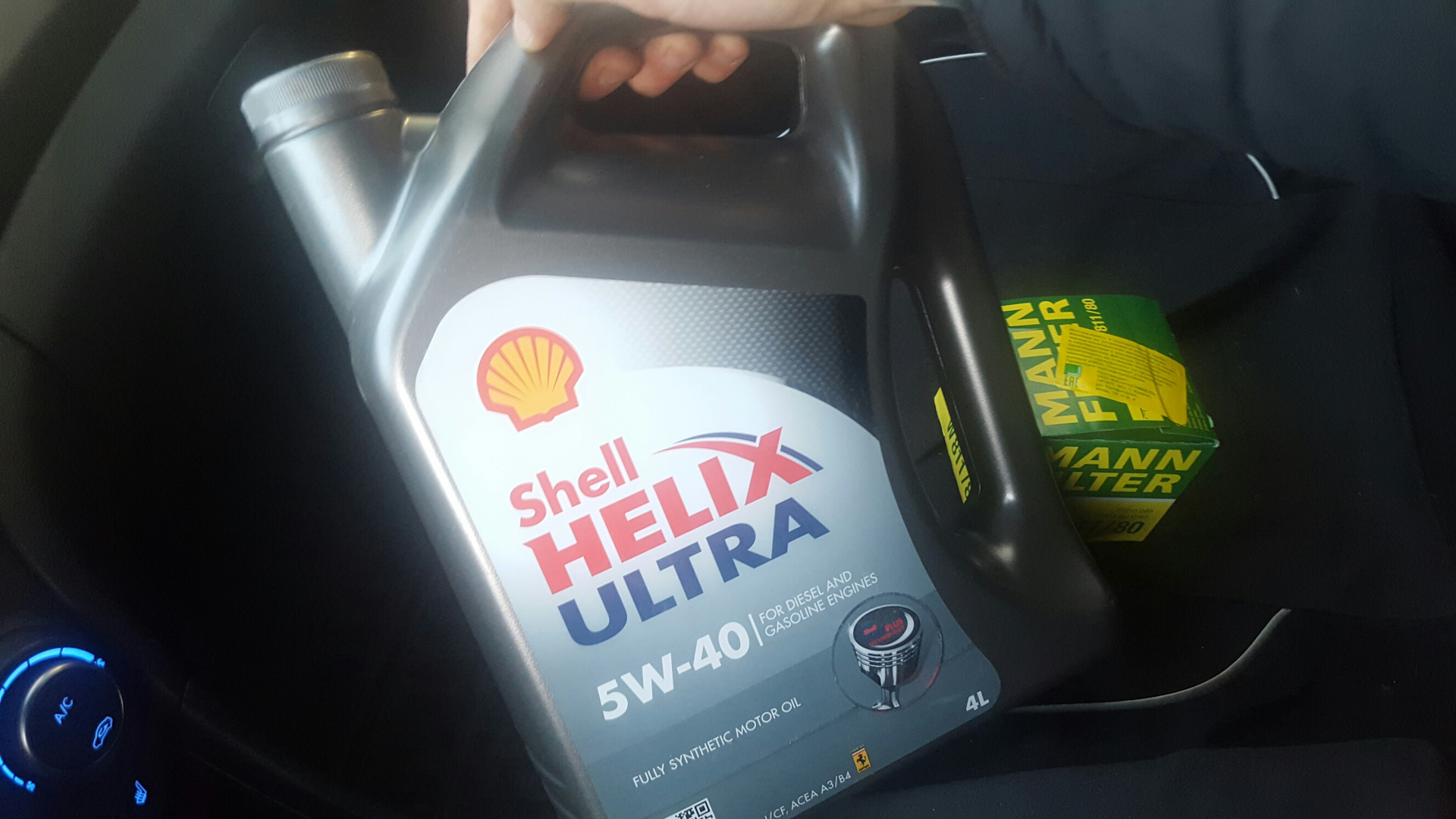Какое масло лучше заливать в двигатель солярис. Моторное масло Shell на Hyundai Solaris 5 40. Hyundai Solaris 11 масло в двигатель. Hyundai Solaris 1.6 2018 года масло ДВС. Масло на Хендай Солярис в двигатель 1.6 автомат.