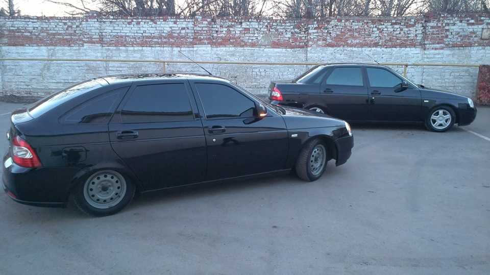 Белая приора на болотных штампах r14. Приора хэтчбек на болотных штампах. Белая приора на болотных штампах r14. Белая приора на болотных штампах r14. Приора на 15 штампах.