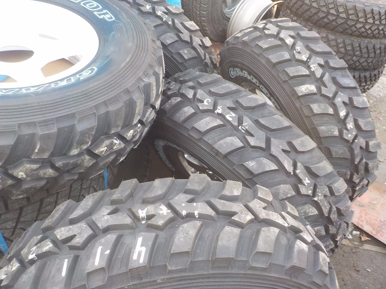 Шины 85. Dunlop Grandtrek mt2. Dunlop Grandtrek mt2 235/85 r16. Резина Dunlop Grandtrek mt2.