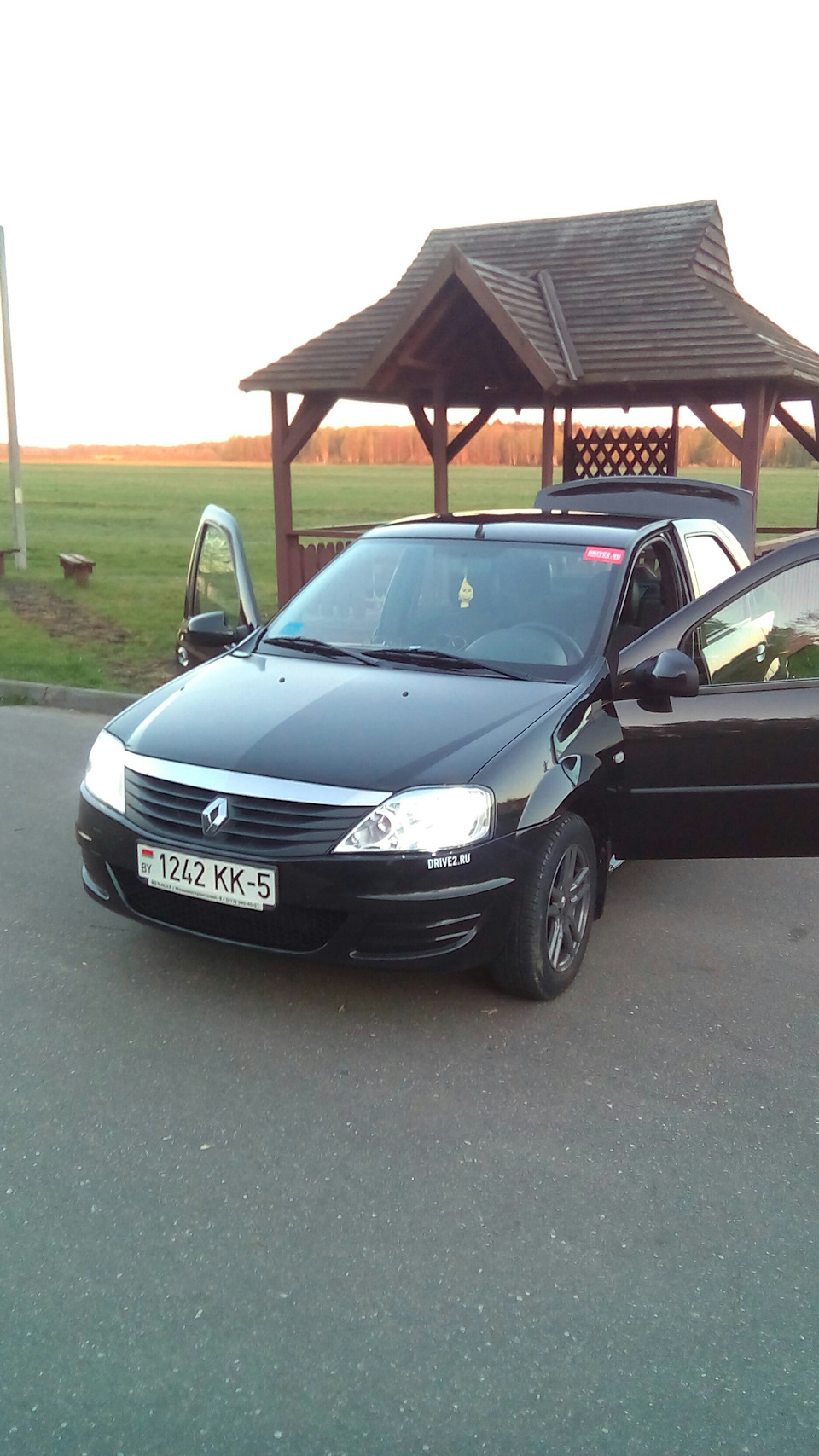 Вот наступает тепло на улице и пьяное солнце )))) — Renault Logan (1G), 1,4  л, 2014 года | фотография | DRIVE2