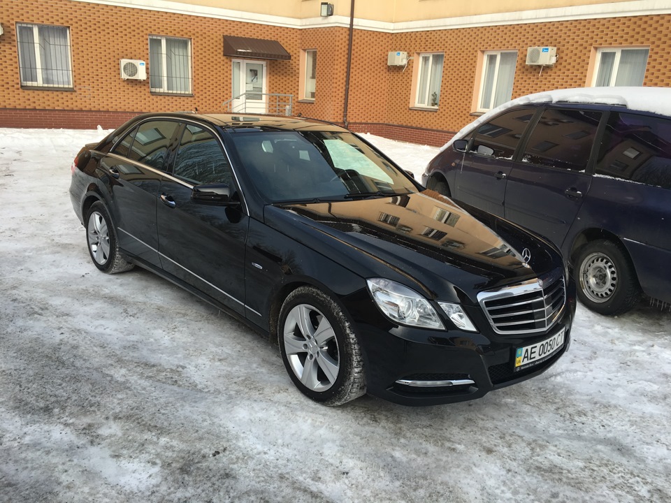 Авито мерседес бенц с пробегом. Мерседес w212 2010. Е 212 Мерседес 2010. Мерседес 212 2010 год. E350 4matic w212.