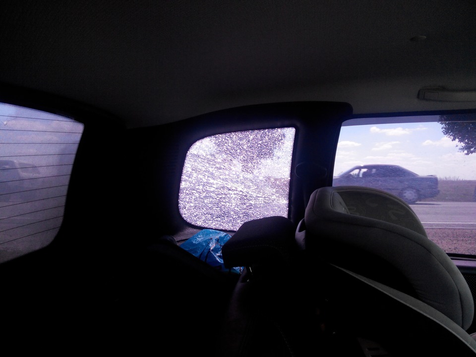 Разбилось стекло (боковое заднее глухое) — Chevrolet Niva, 1,7 л., 2012 ...