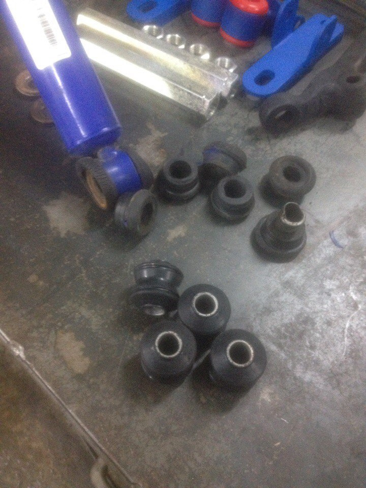 С/б задних аммортизаторов Ш-нива — Lada 21041, 1,6 л, 2007 года ...