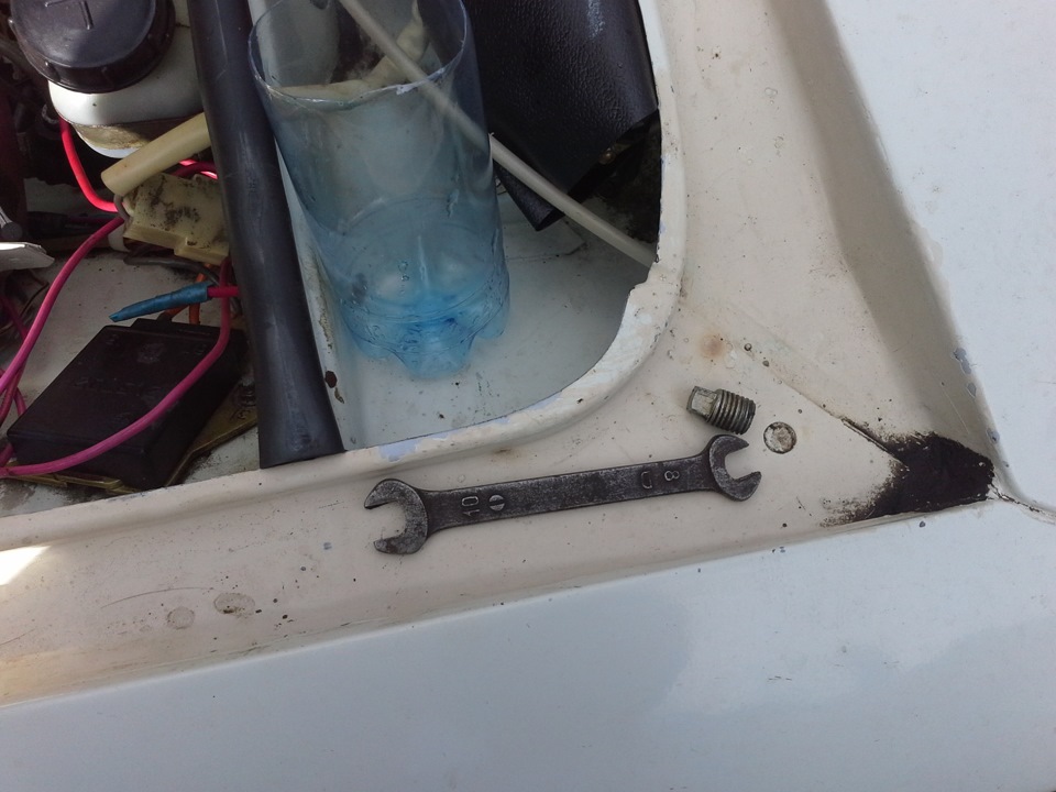 ЗАМЕНА МАСЛА В РУЛЕВОМ РЕДУКТОРЕ — Lada 21061, 1,3 л, 1996 года ...