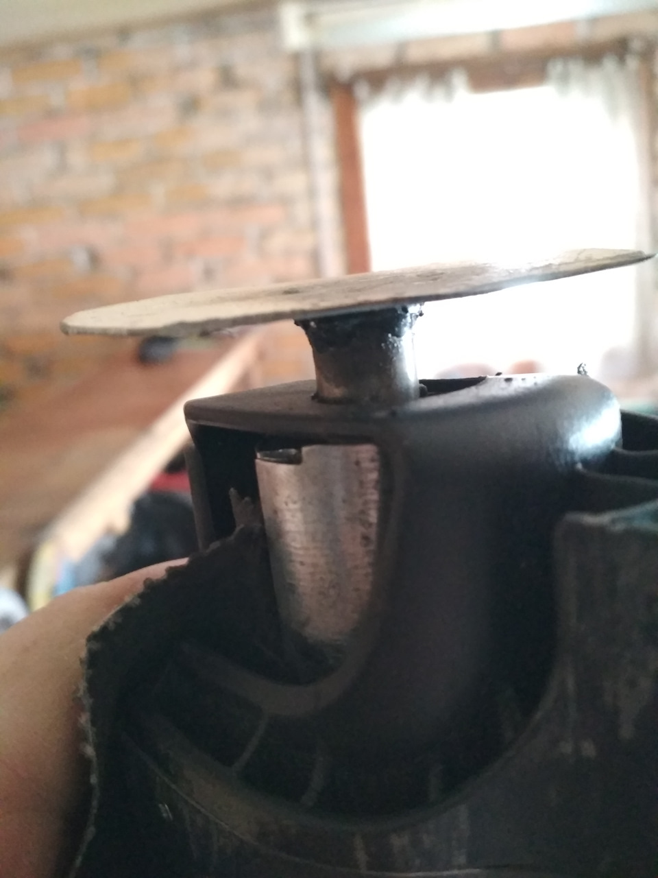 стопор на месте — Volvo V70 I