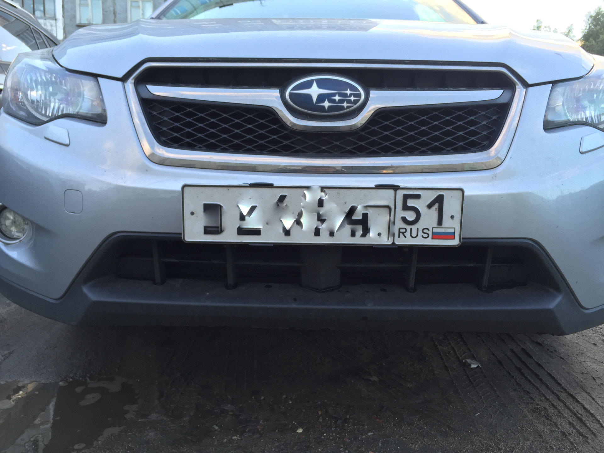 Избавился от номерных рамок. Установка регистрационных знаков без рамок ...