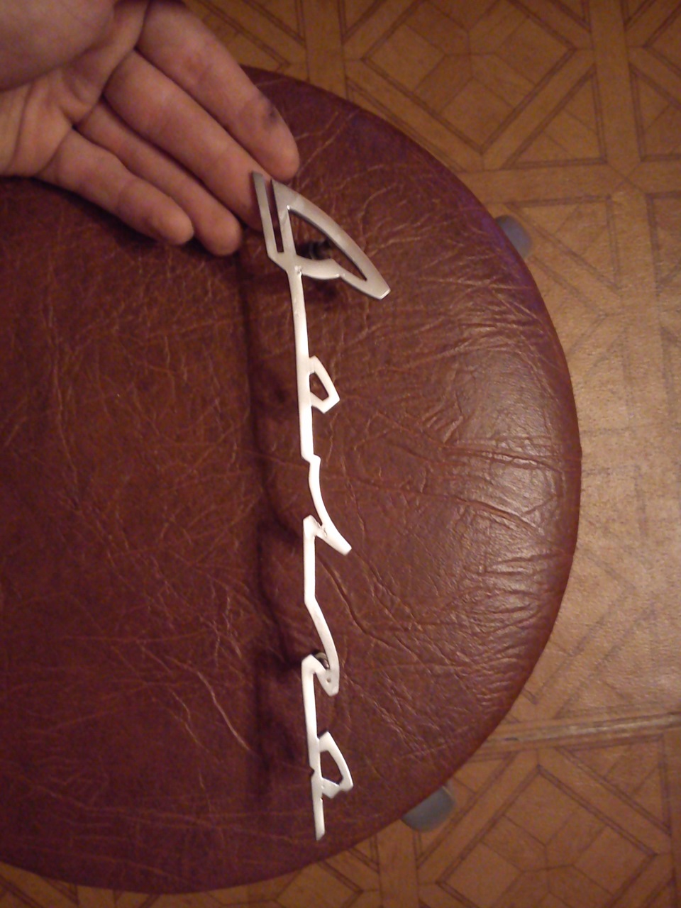 Продам :надпись Волга на Газ-21 и колпаки колес 2шт от Газ-24 ...