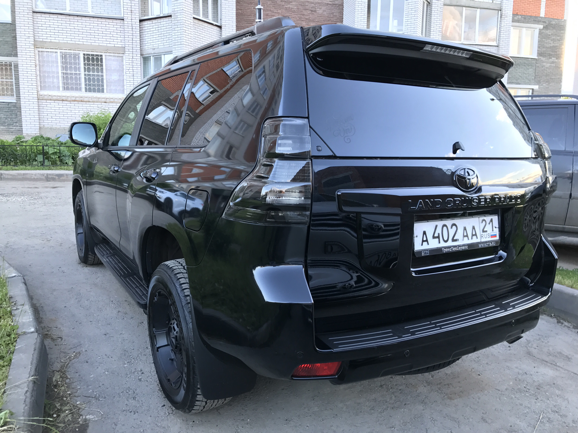 Задние prado. Задняя оптика Black Onyx для Toyota Land Cruiser Prado 150. Тонированные фары Прадо 150. Черный Прадо 150 сзади. Задний фонарь Тойота ленд Крузер Прадо 150.