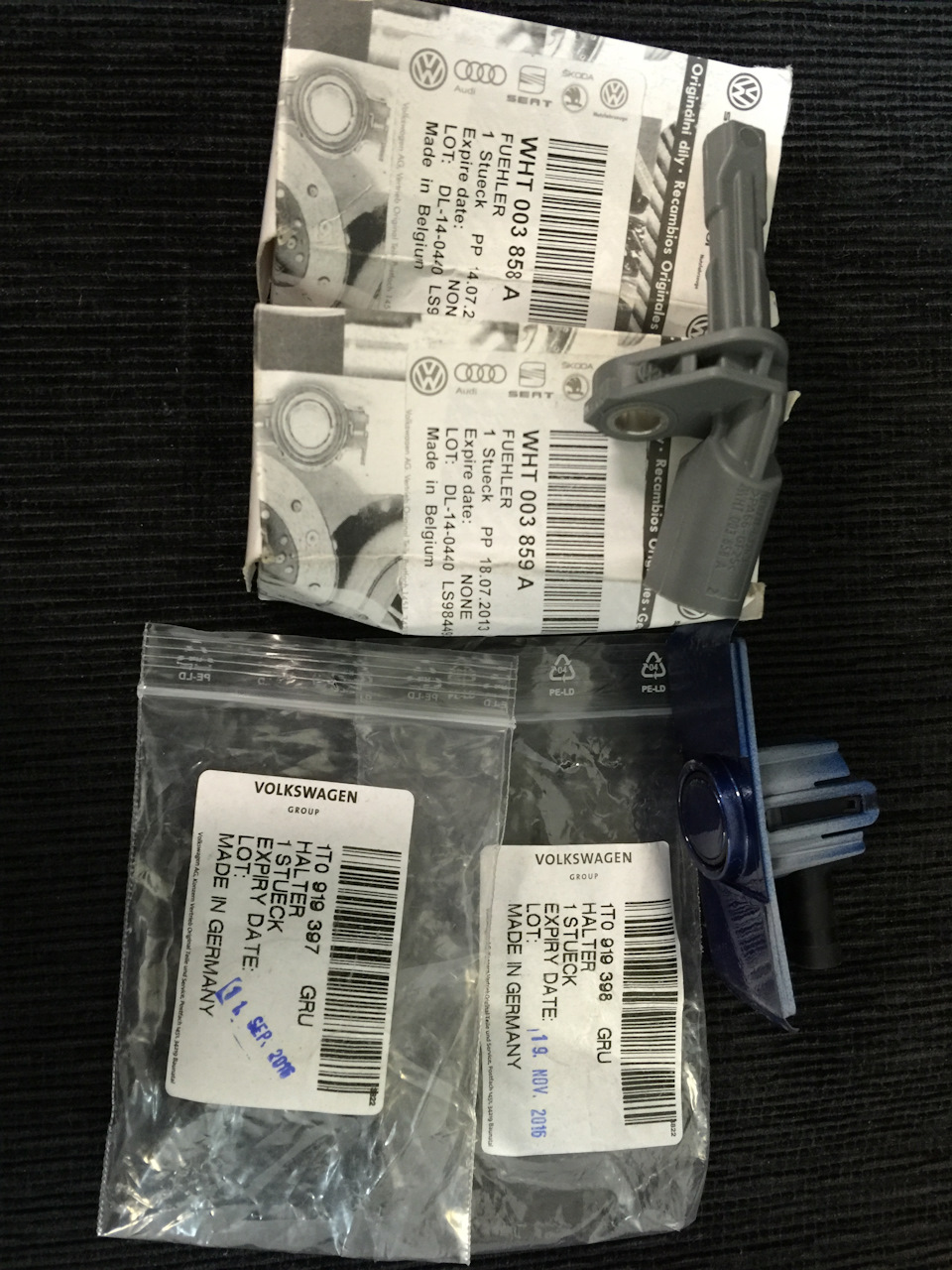 WHT003858A Датчик, частота вращения колеса. Задняя ось справа VAG ...