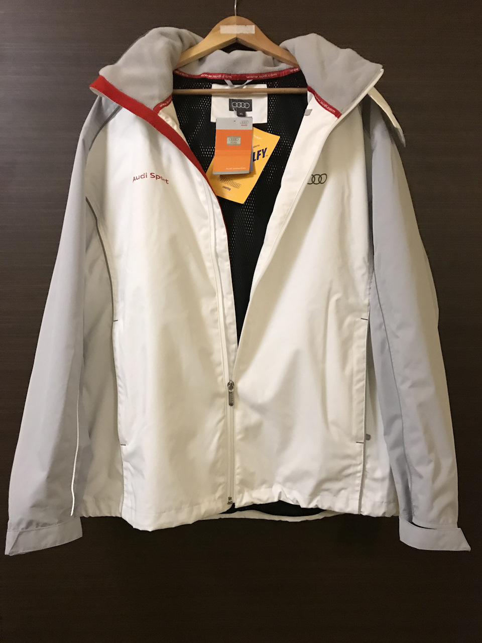 В живую соответствует описанию — Audi Allroad (C5)