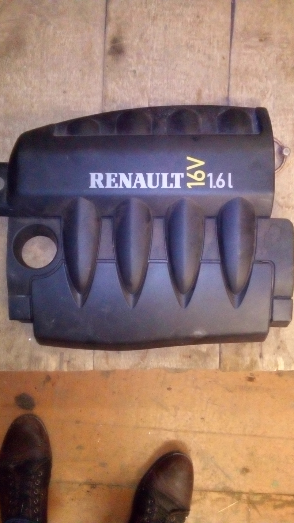 Куплю запчасти renault. Запчасти Рено Меган 2. Запчасти на Рено Меган 2 седан двигатель 1.6. Крышка двигателя Renault Scenic 2 2.0. Renault Megane ZAPCHASTI.