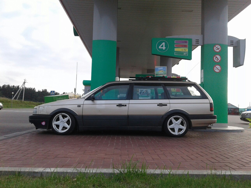 AZEV A r16 7.5j et 30 to passat b3 1.9static Gold Variant — Volkswagen ...