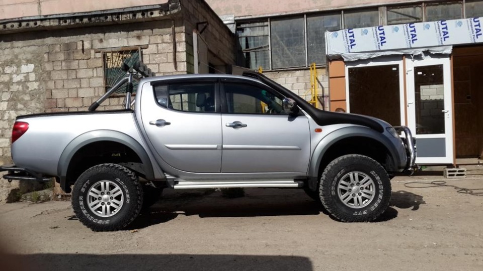 Л200 2011 год. Mitsubishi l200 шноркель. Митсубиси л 200 Арктик. Шноркель Митсубиси л200. L200 Triton 2008г.