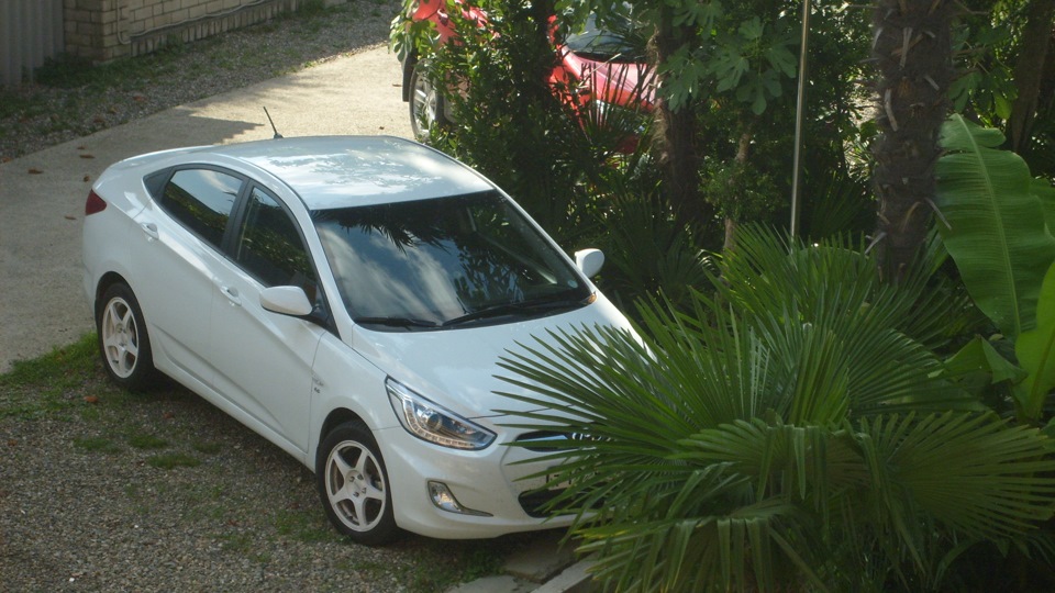 Замена тормозных дисков и колодок — Hyundai Solaris, 1,6 л, 2013 года ...